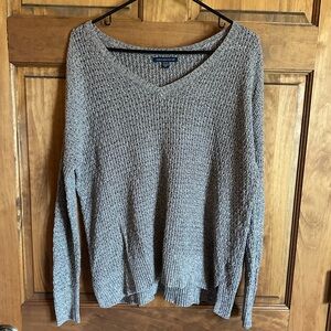 American Eagle Outfitters Gray V-Neck Knit Sweater Size Medium